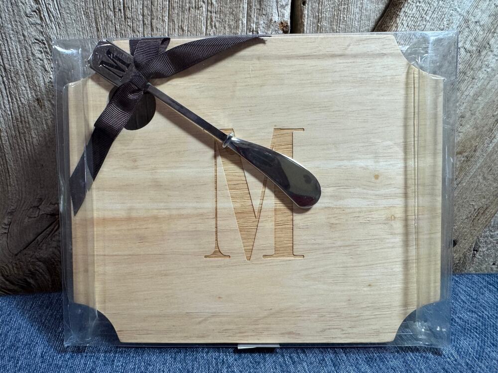NIP Mud Pie Wood Cutting Board & Metal Cheese Spreader M Monogram Unused